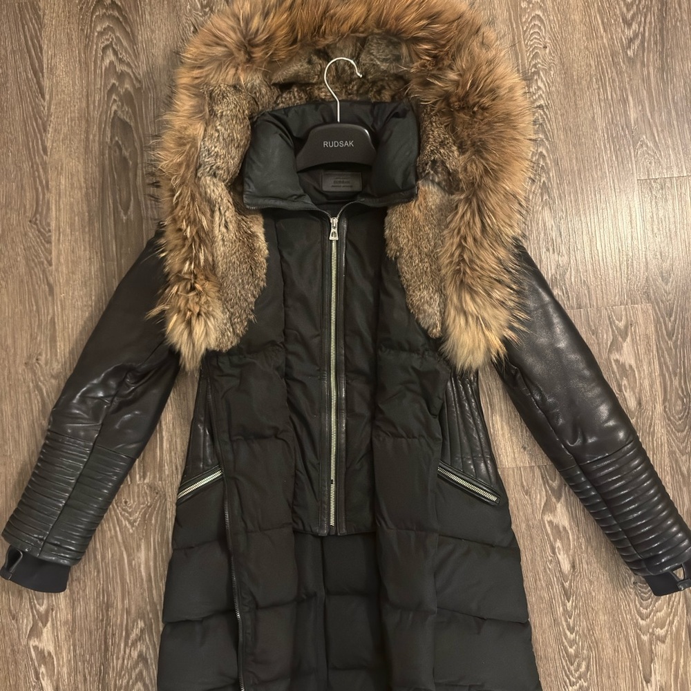 AUTHENTIC RUDSAK SHAUNA Women's Fitted Down Coat with Leather and Fur Hood
